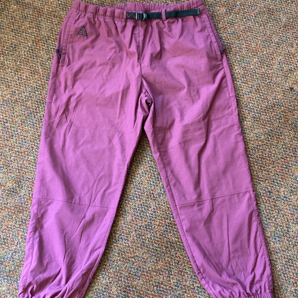 Nike ACG Women’s Woven Pants 16